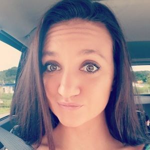 Meet your Posher, Caitlin